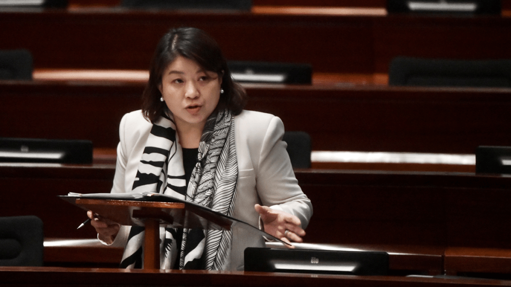 李夏茵指會以「慎入易出」原則訂立預設醫療指示。資料圖片