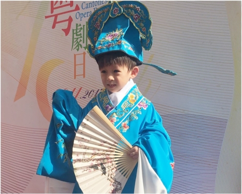 小朋友粤服体验。