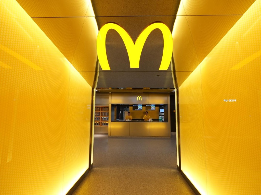 麥當勞金鐘海富店翻新重開！擴建用餐區+設梳化位食客目擊職員1貼心舉動：第一次感受到咁好服務