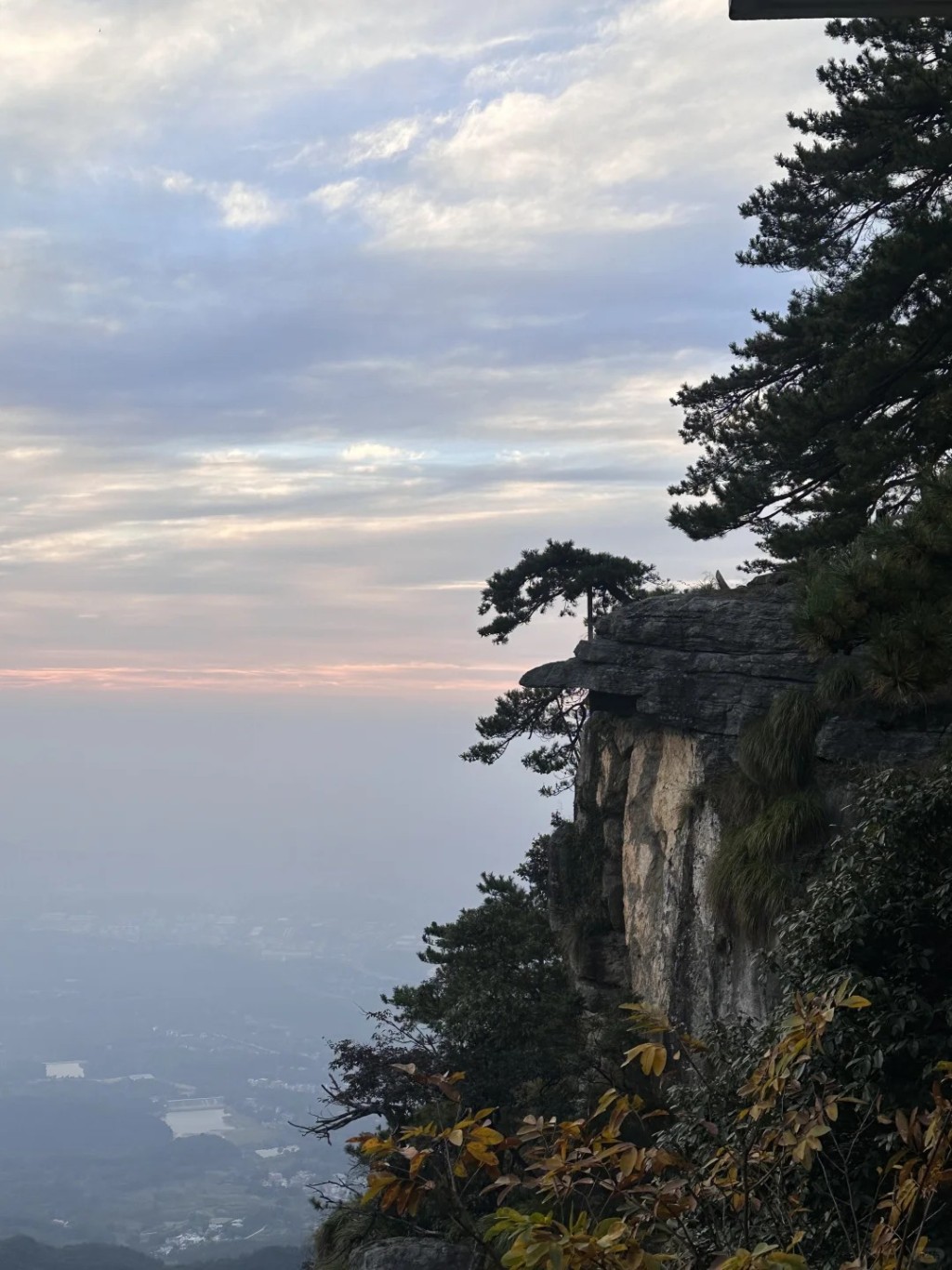 九江廬山風景名勝區龍首崖。