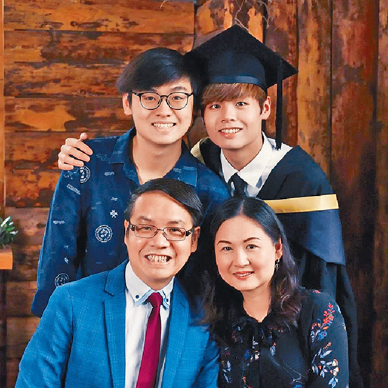 ■港大畢業的Archie，父親是一間中學校長。