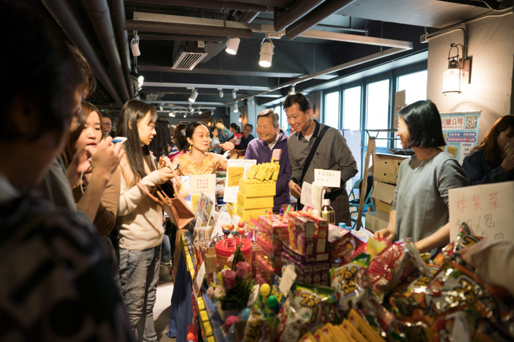 翟道翟巿集帶來過百個泰國美食、精品及泰式按摩服務等的攤檔