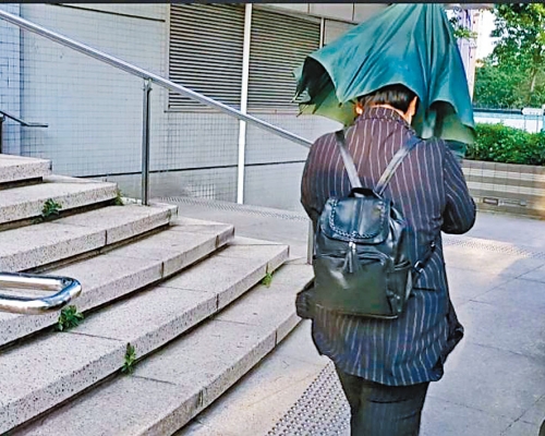 女警曾佩君被控公職中行為失當罪受審。