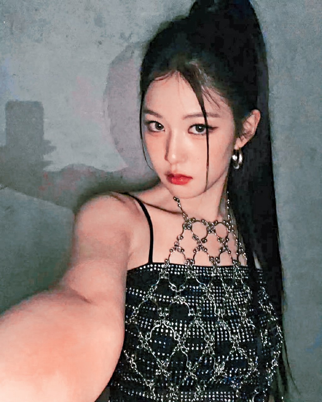 韓國女團izna前成員尹智允去年以健康理由退團，但最近被爆料指她其實是被開除。