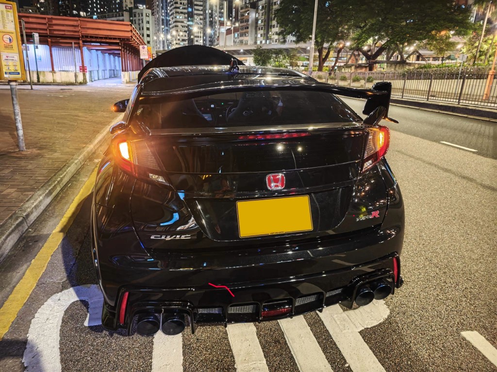 涉違例車輛。 涉違例車輛。