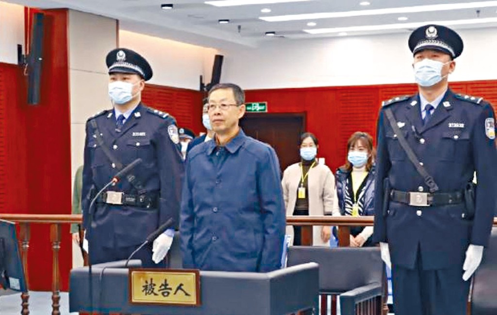 董宏在被告席聽判。