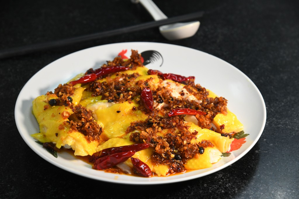 麻辣雞$111   
同樣是以鮮嫩雞肉作招徠，加了麻辣醬汁分外惹味。