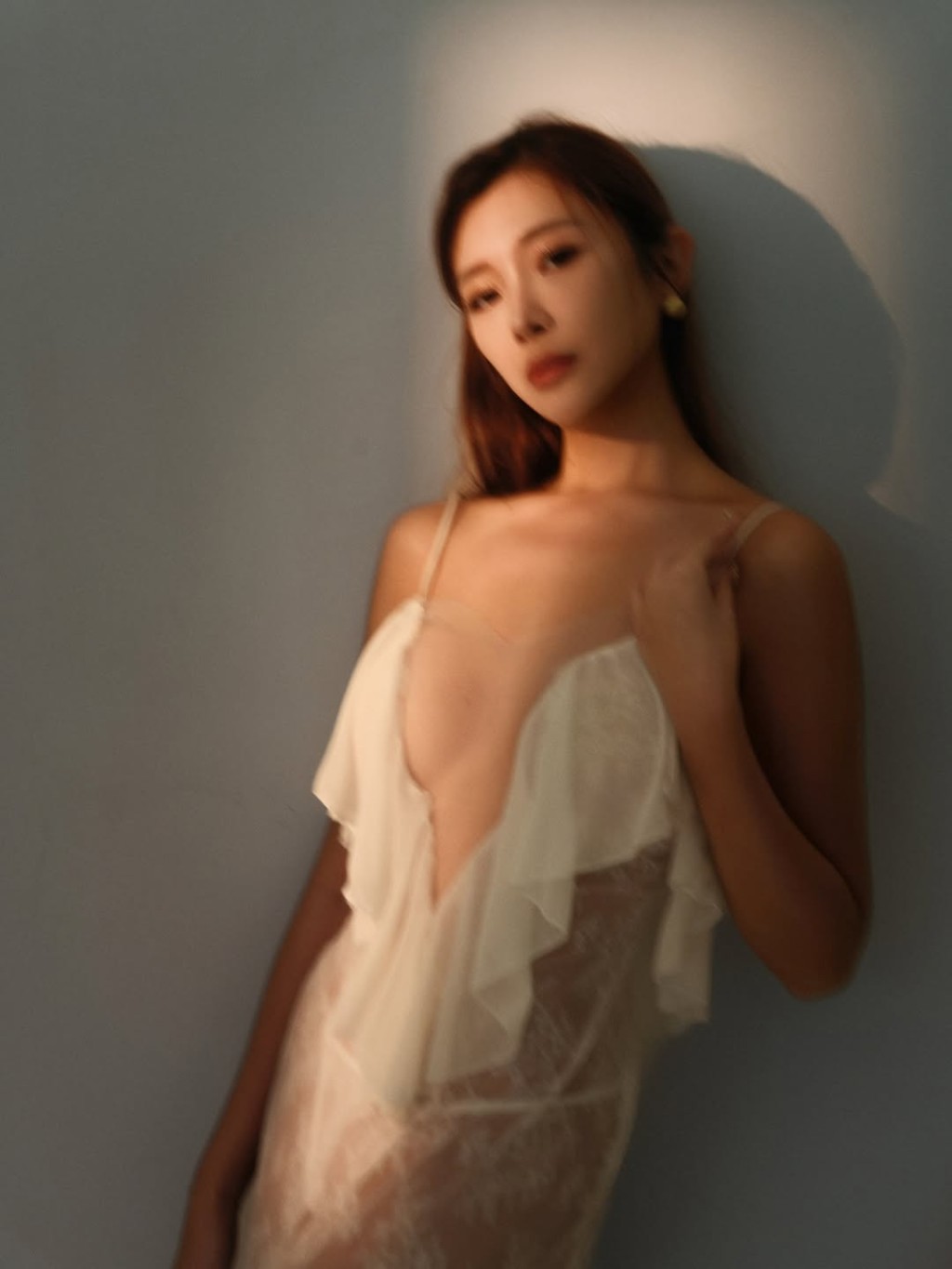 梁允瑜晒出渾圓雙峰。 梁允瑜晒出渾圓雙峰。