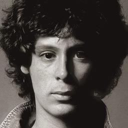 Eric Carmen曾任The Raspberries主音，樂隊於1975年解散。