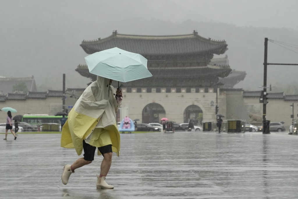 南韓首都圈近日暴雨頻繁。 美聯社
