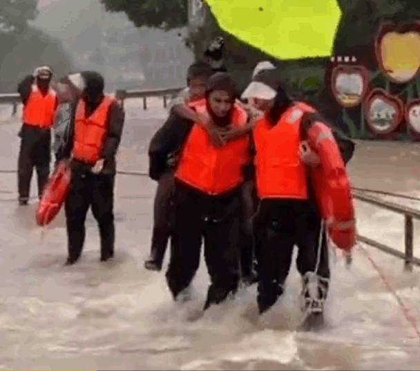 煙花吹襲期間多處水浸，浙江省舟山轉移165萬人。網圖