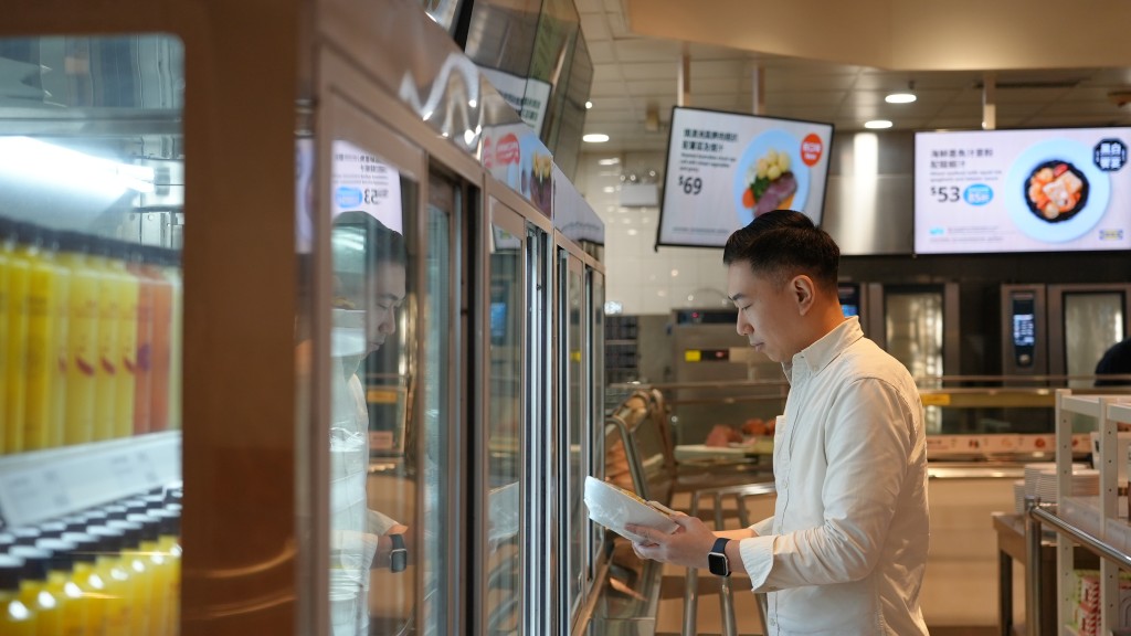 2006年Marco入職IKEA，在餐廳前線工作，當時還是一位主修市場營銷的大專學生，這份單純的兼職，卻讓他發現IKEA與眾不同的企業文化