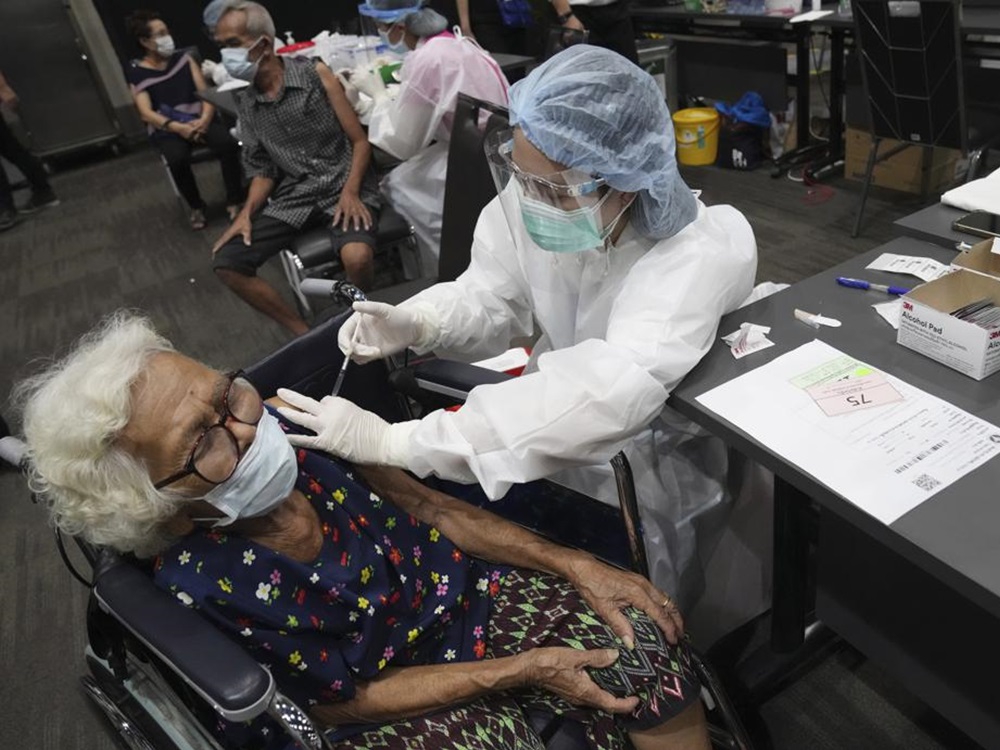 泰國星期一開始進行大規模疫苗接種。美聯社圖片