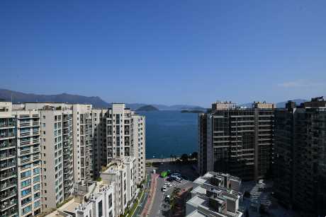 單位外望吐露港海景,十分寫意。