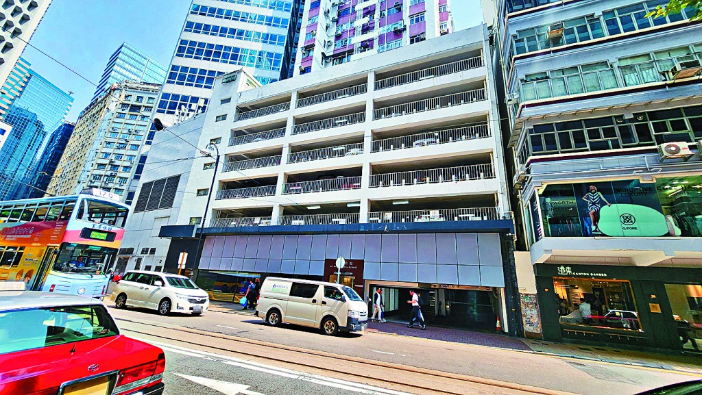 铜锣湾嘉栢大厦二楼至六楼车场部分，由蔡伯能以近1.3亿承接。