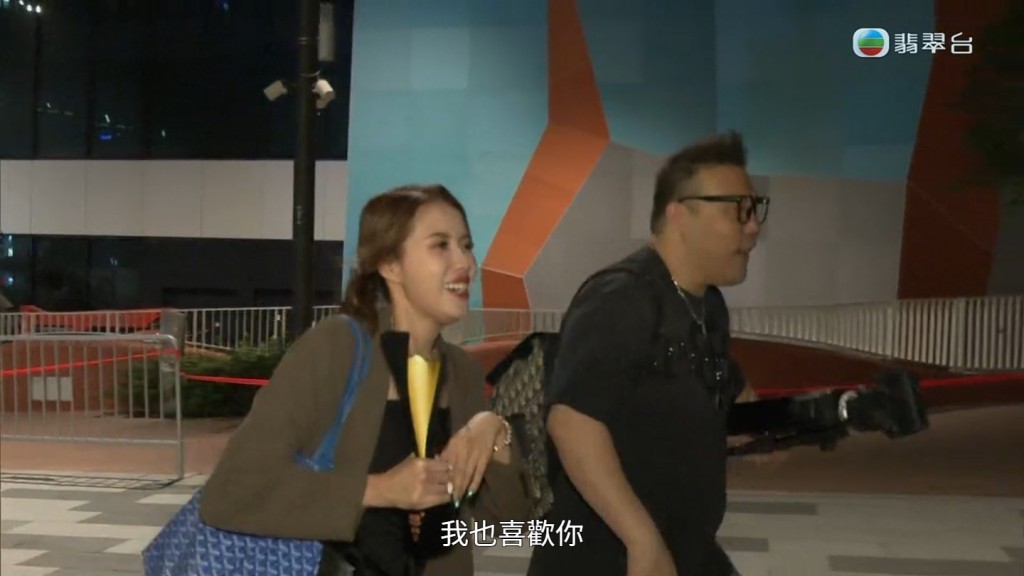 劉洋紳士舉動令鄧凱文心心眼。 劉洋紳士舉動令鄧凱文心心眼。