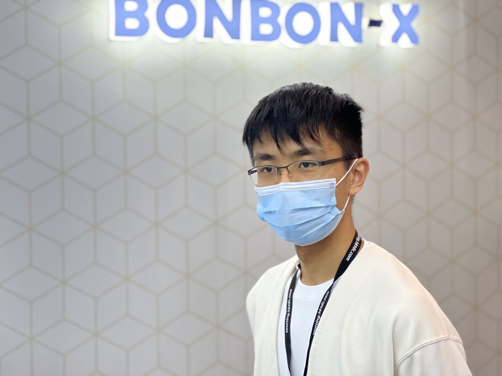 Bonbon- X創辦人及行政總裁黃文進：本港從事機械人開發不易，參展香港國際資訊科技博覽2022前一晚徹夜未眠，調校新一代自動巡航機械人Defender。