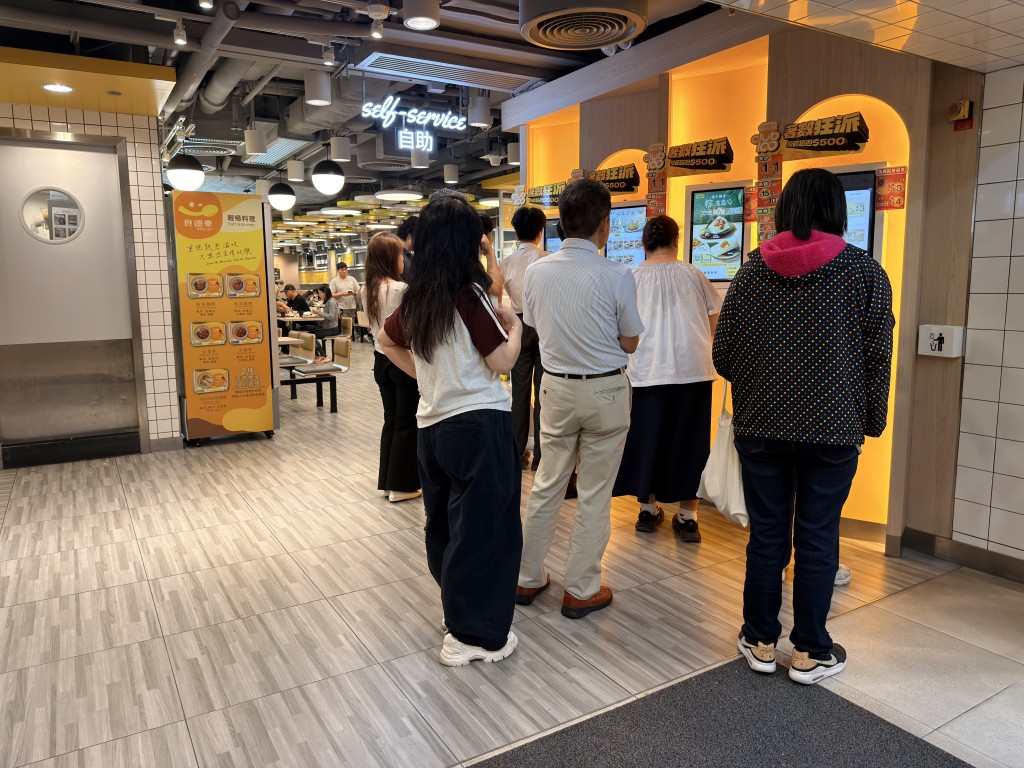 海富中心大家樂快餐店因煤氣供應暫停，生意受影響。