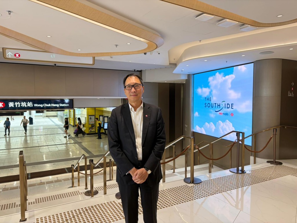 邓智辉表示，港铁锦上路站第二期物业发展项目于4月15日截标。