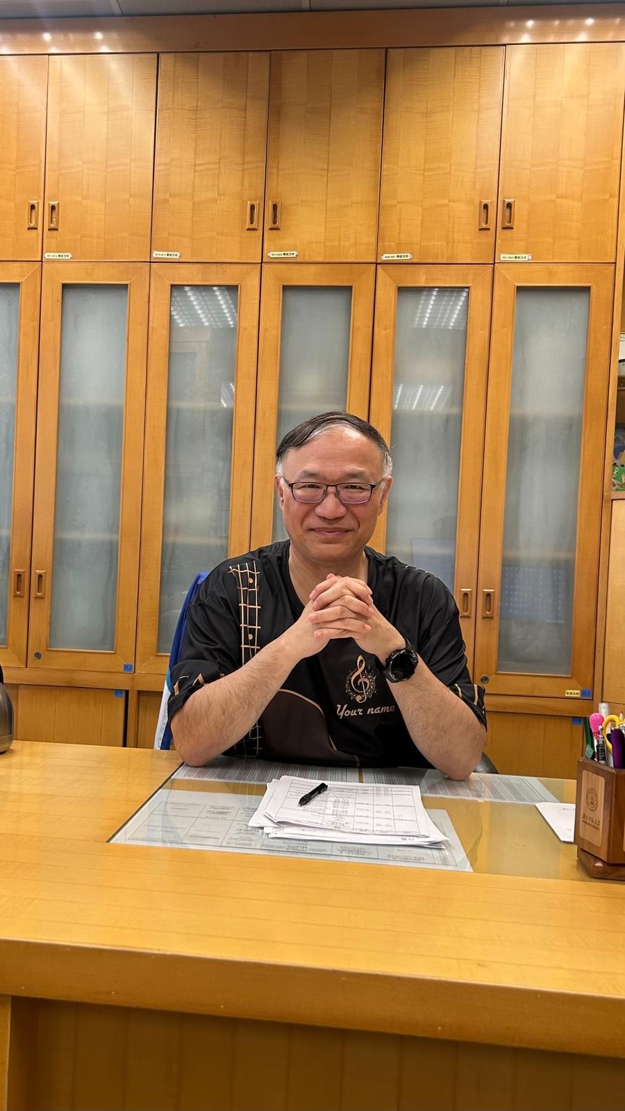 音樂陪伴崔校長成長，也希望為學生注入正能量。（圖：劉佩樺）
