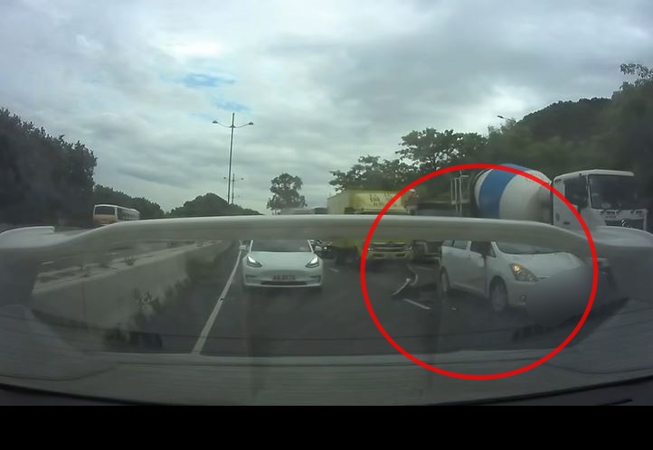 私家車車尾甩泵把。fb車cam L（香港群組）Raymond Kwong影片截圖