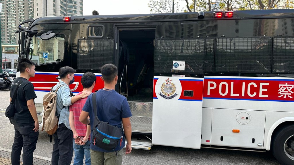 跨部門新界南打擊黑工,拘捕31人。警方提供圖片