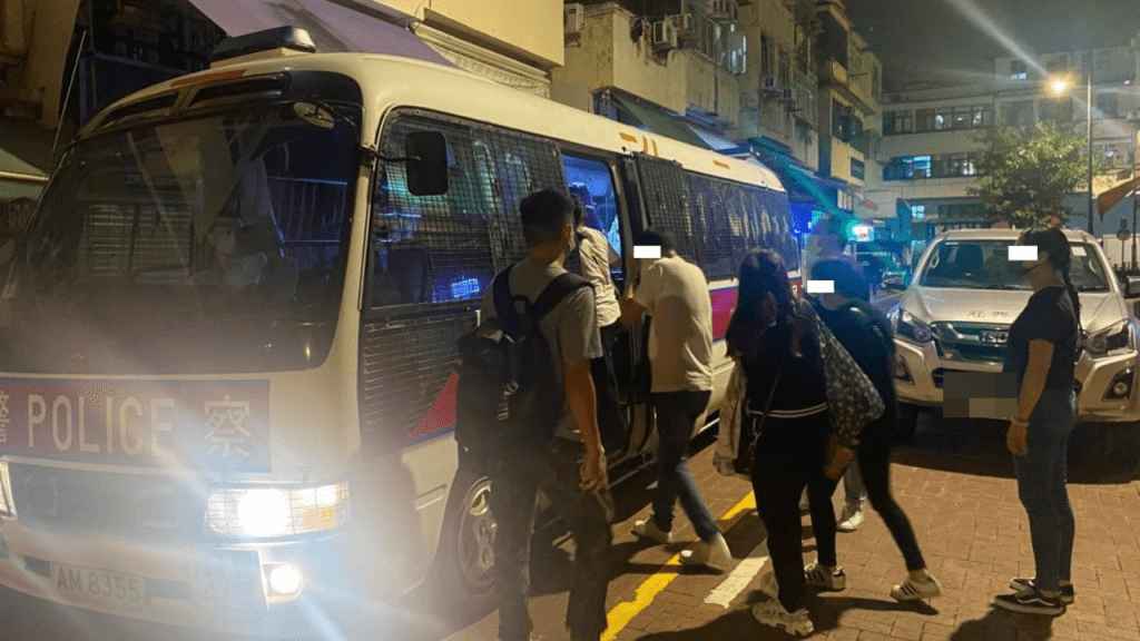 警方於上水搗百家樂賭檔。警方圖片