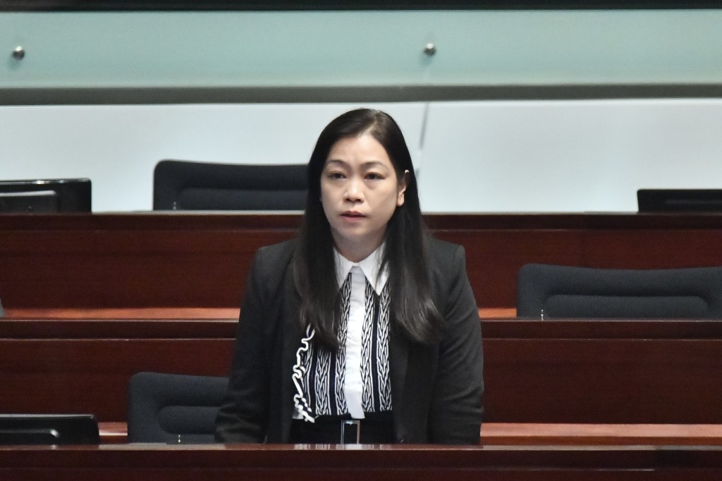 郭玲麗當時稱「此事關乎公眾安全，大家已討論多時」、認為當局應已進行充分諮詢。