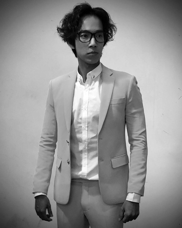 張明偉貼黑白照跟「佐治」告別。