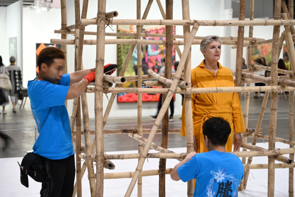 《Art Basel香港2023》Mella Jaarsma在展會期間持續建造的《The Constructor》（EN8）