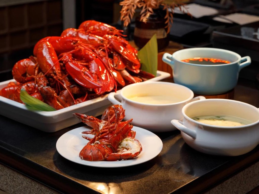 Pier Lounge and Pier Bar亦有泰國風情燒烤自助晚餐。(圖片來源:KKday) Pier Lounge and Pier Bar亦有泰國風情燒烤自助晚餐。(圖片來源:KKday)