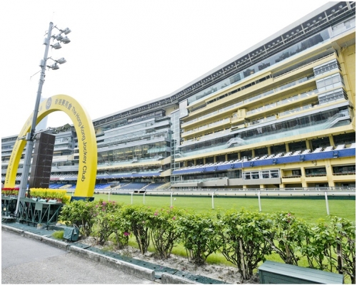 馬會宣布,因應最新情況,為確保員工及顧客的安全,今晚跑馬地馬場9場賽事取消。 資料圖片