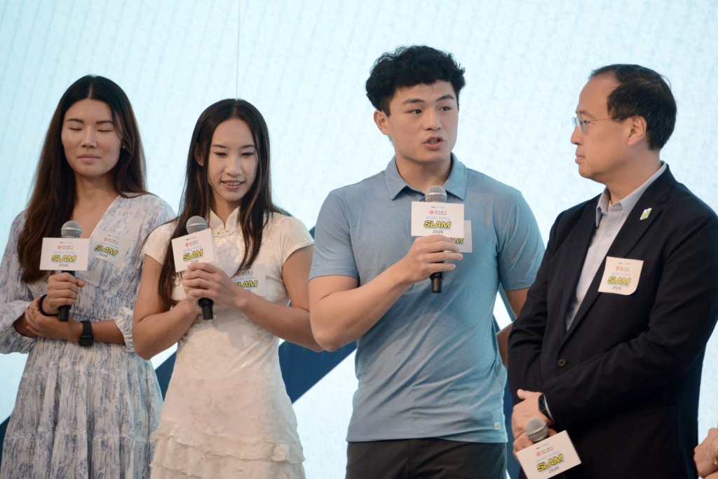 左至右：孔令葳、龙雨飞、杨曾铧、网总会长郑明哲。杨功煜摄