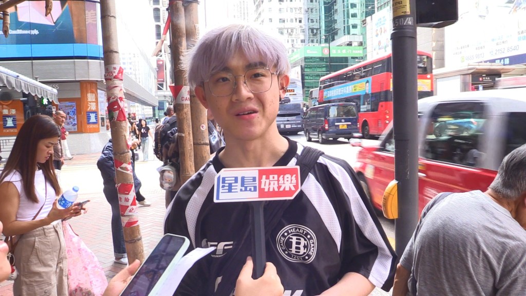 市民葉先生一聽便估中MC演唱的電影《我談的那場戀愛》主題曲《筆友》。