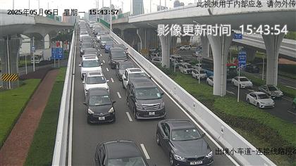 下午3時40分,往港澳車龍至少長500米。 下午3時40分,往港澳車龍至少長500米。