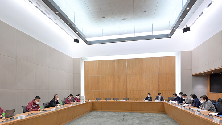 林鄭月娥與到港支援的廣東省衞健委代表等會面。政府新聞處圖片