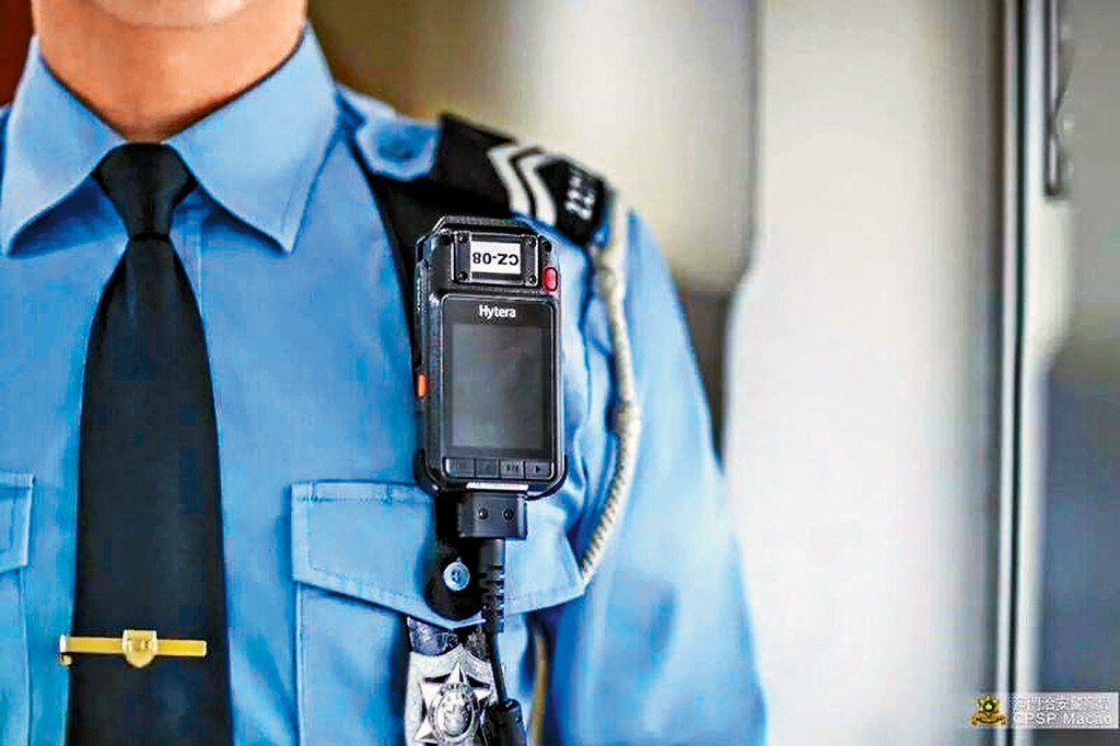 海能达称，已暂停销售相关产品，争取最短时间解禁。图为深圳海能达对讲机。