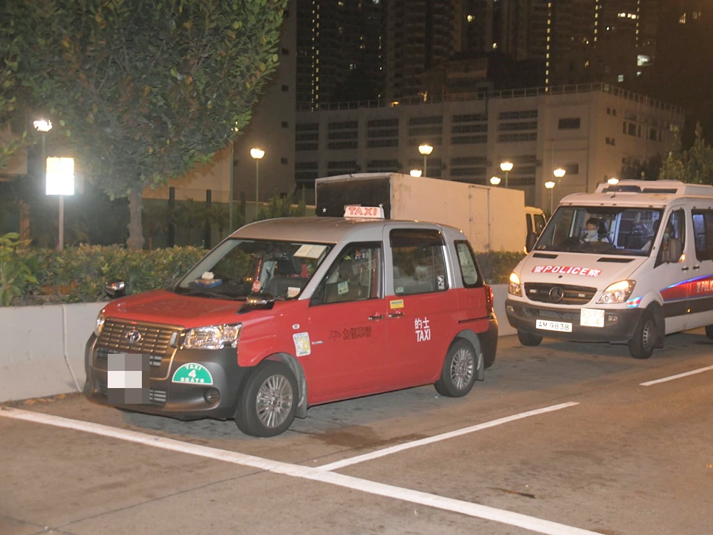 的士被吳男私家車撞到。