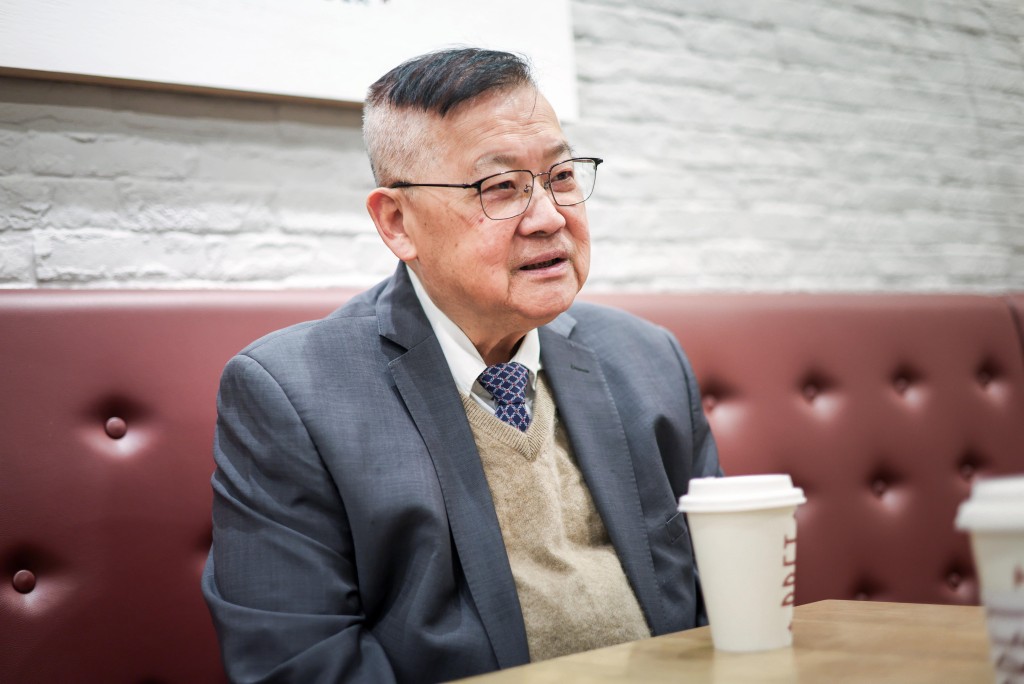 曾淵滄表示，自己早在30年前已買入長建，並持有至今「年年收息」。