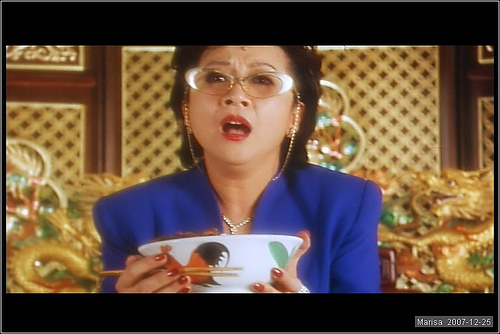 薛家燕客串做“味公主”，为超级食神大赛评判。
