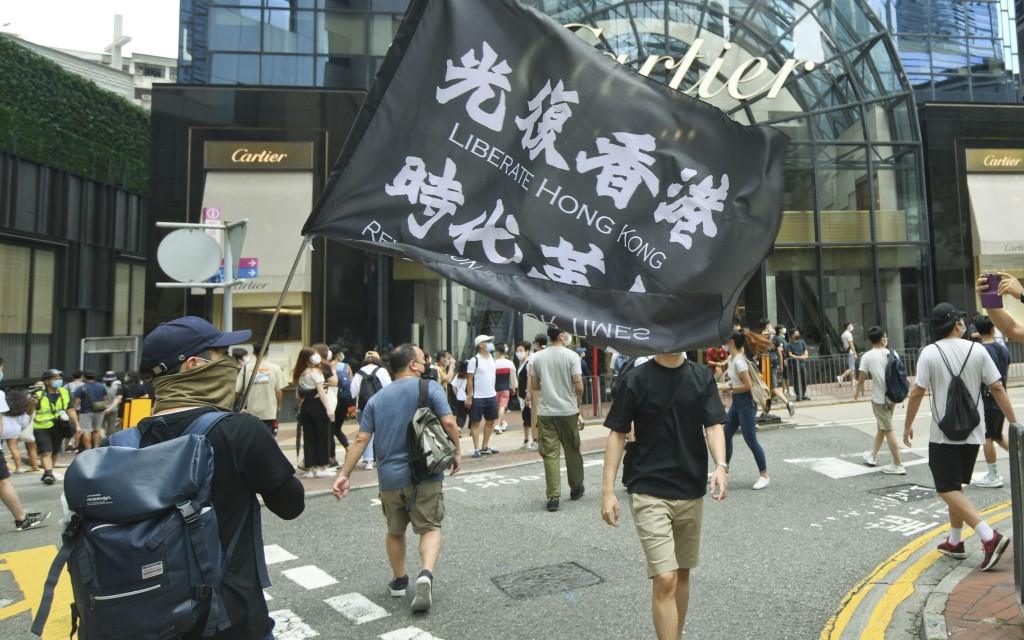 鼓吹香港獨立、搞革命推翻政府違反《港區國安法》。