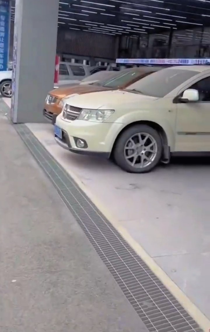 網傳廣州有人利用卑劣招數逼遷。微博@馬隊okk