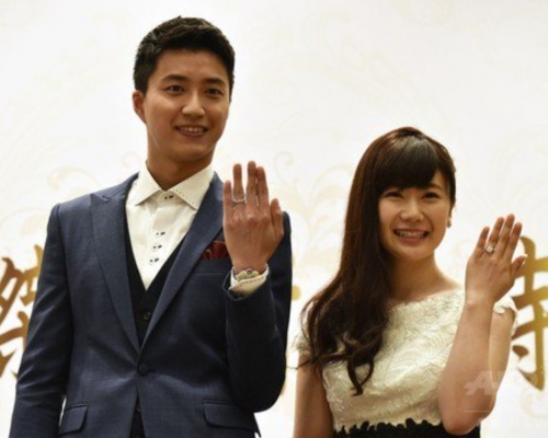 江宏杰(左)不明福原愛為何堅持離婚。網上圖片