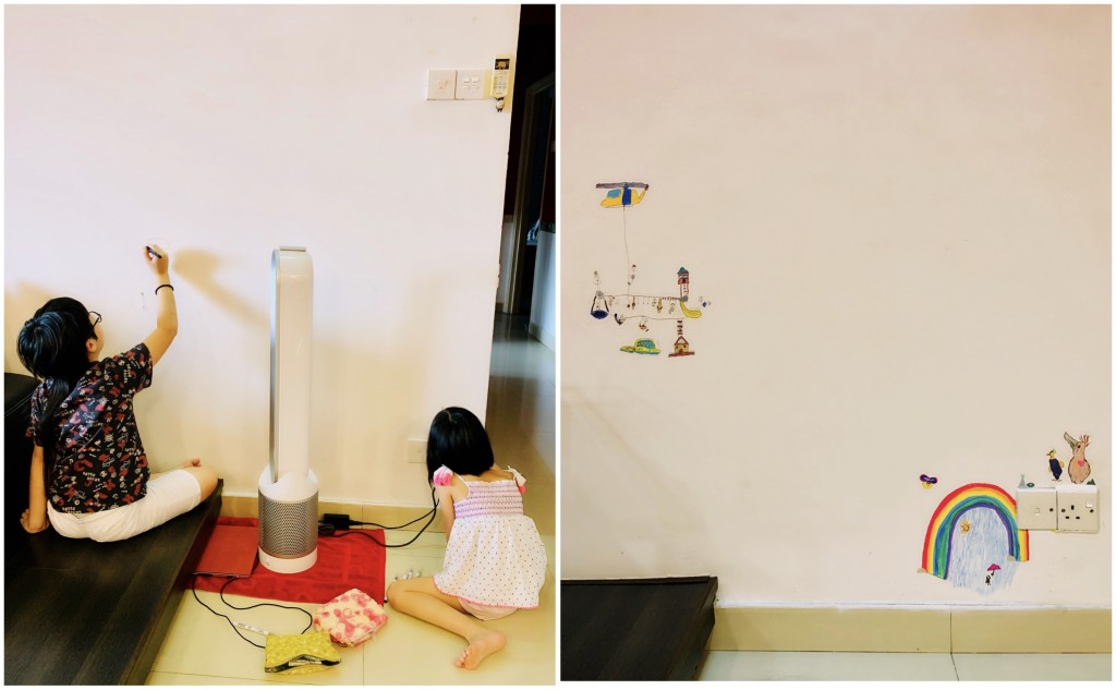 Yvonne的子女用彩色筆在屋內牆上畫畫，右下角為Yvonne女兒畫的彩虹。