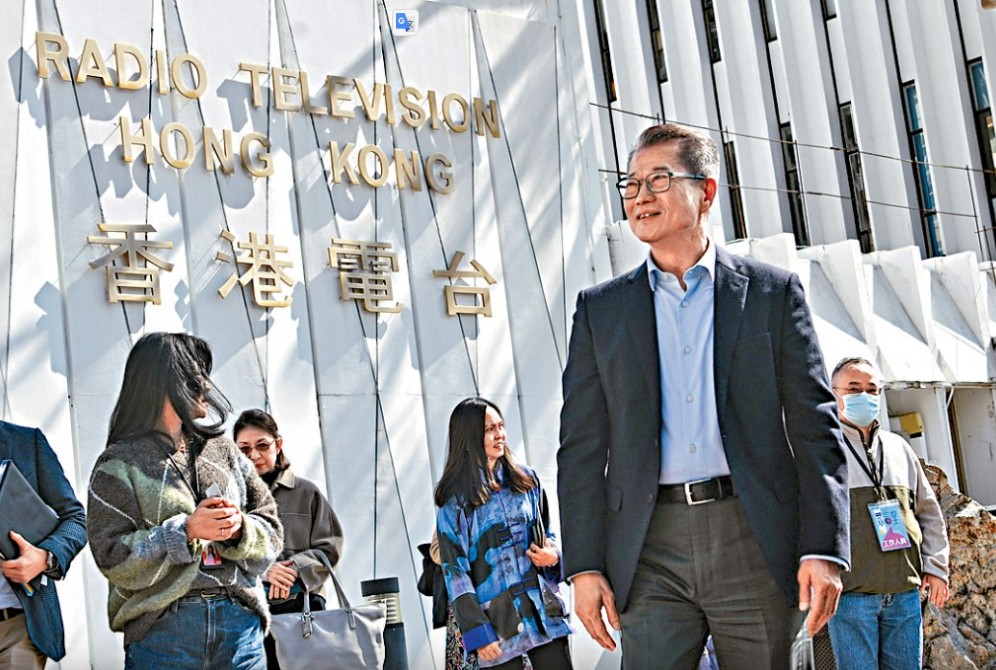 陳茂波昨日出席電台節目，與市民直接交流意見。資料圖片