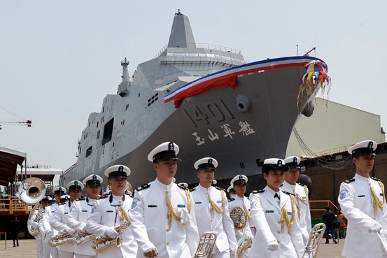 台海海军玉山舰。