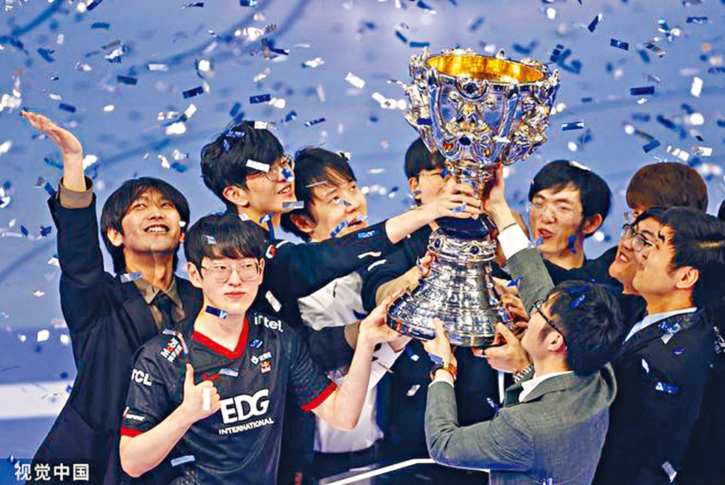■中国电竞战队EDG在《英雄联盟》夺冠。