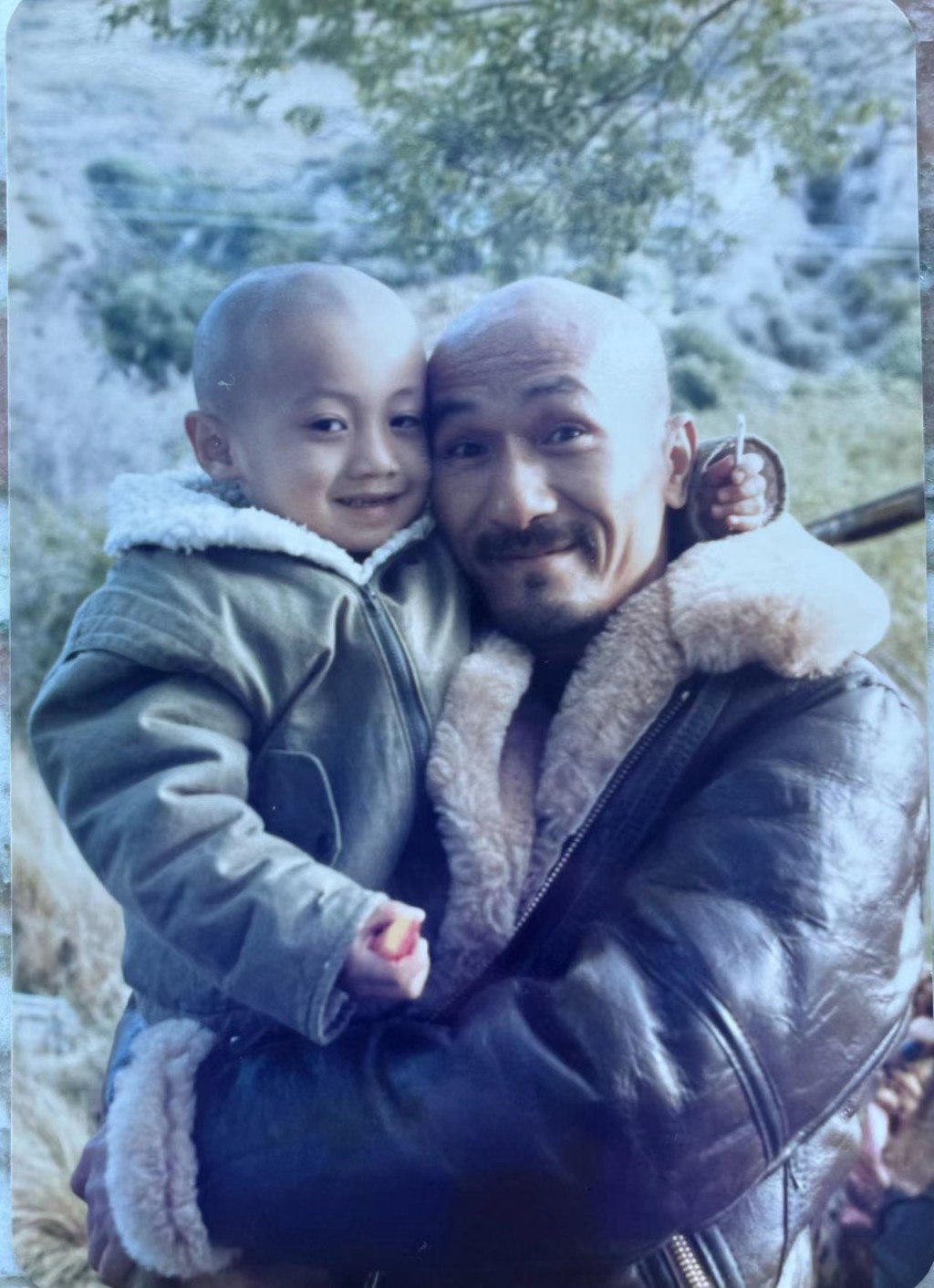为配合演麦嘉儿子，王嘉明多次剃头做「光头仔」，好彩长大后头发好浓密。