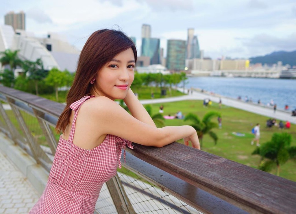 崔建邦捲入前新聞主播陳嘉倩的追求者風波，Amigo對一切有關女方的問題都唔願回答。