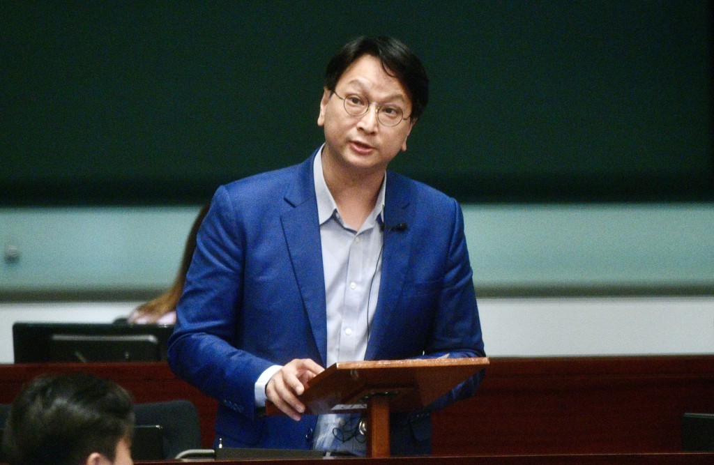 鄧家彪表示，建議立法制訂劏房最低標準，以及設立分類強制登記要求。資料圖片